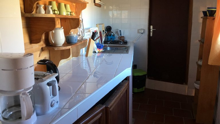 Küche im Appartement unserer Bio-Oase im Süden von Teneriffa