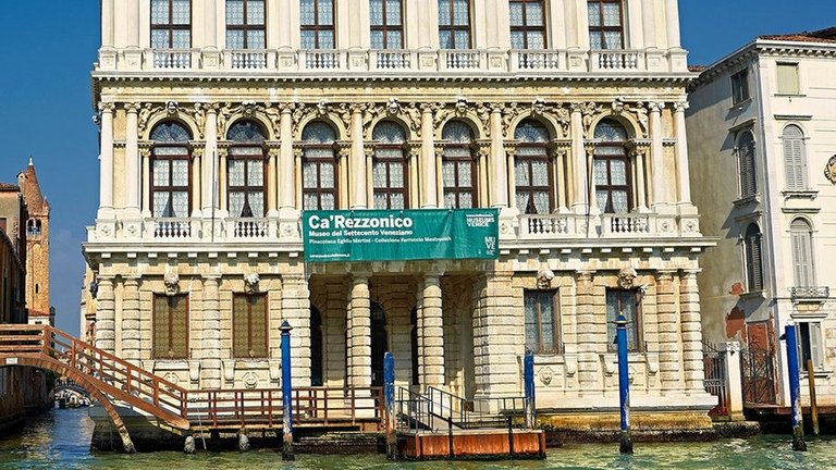 Berühmter Palazzo am Canal Grande in Venedig