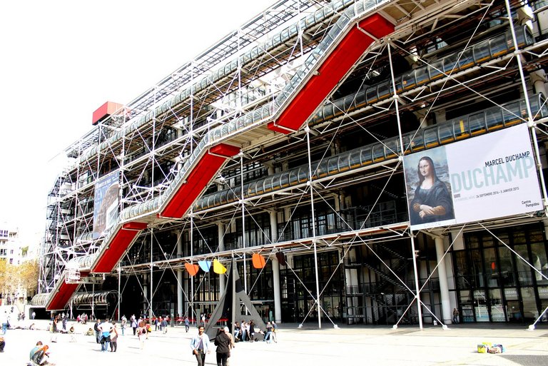 Die Fassade des berühmten Centre Pompidou in Paris