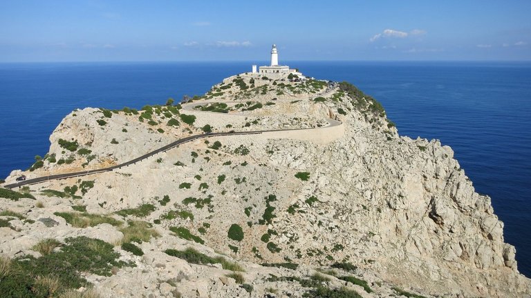 Segeltörn für Frauen Blick auf einen Leuchtturm