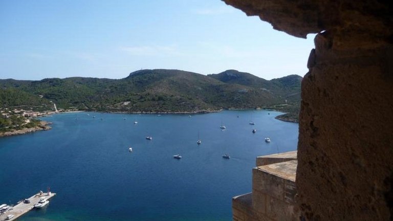 Festung beim Segeltörn für Frauen von FRIdA Frauenreisen um Mallorca