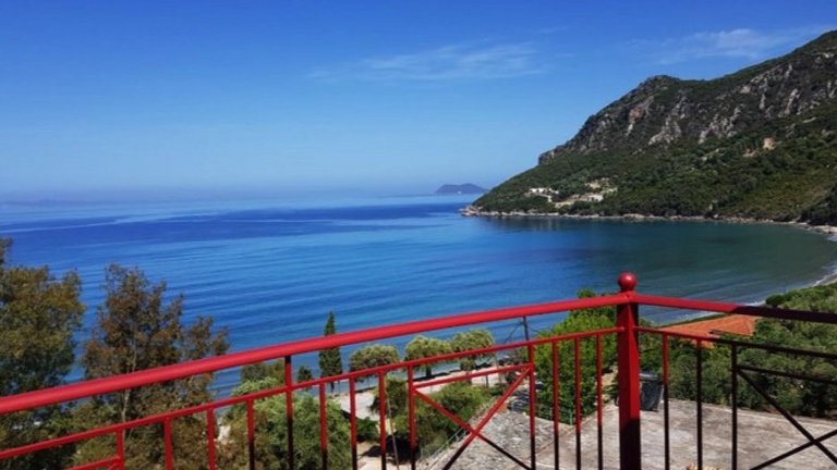 FRIdA Frauenreisen - Landschaft in Epirus mit Blick auf das Ionische Meer