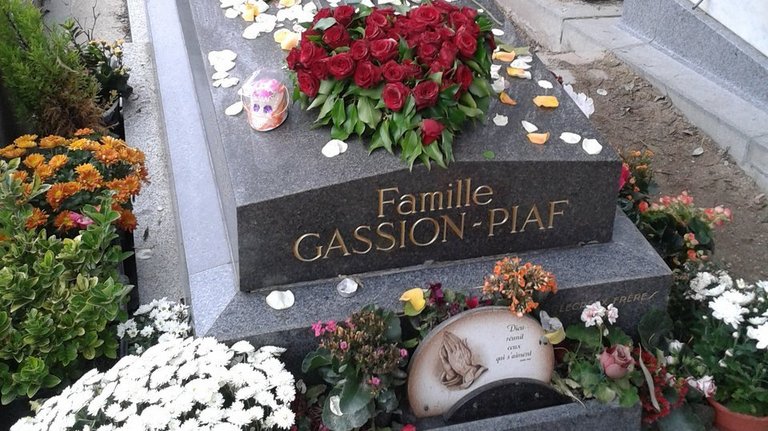 Grab von Edith Piaf auf dem Friedhof Père Lachaise