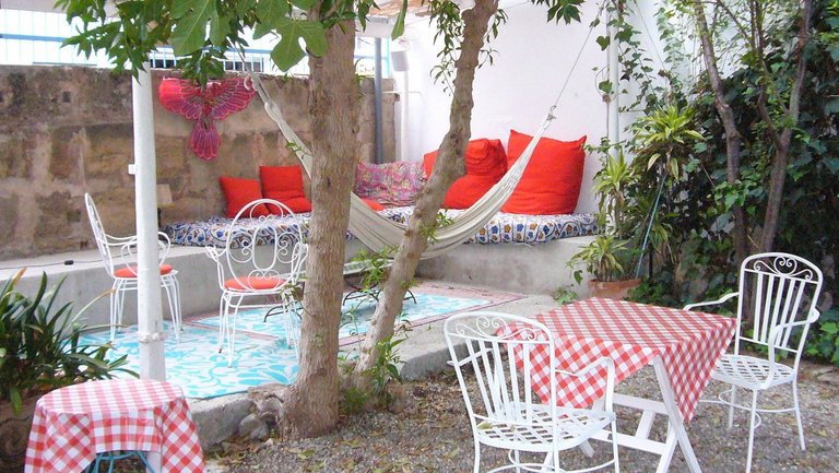 Garten im spanischen Vintage-Stil in unserer Pension Playa Pollensa 