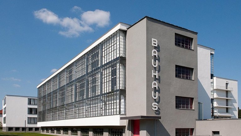 Außenansicht des neuen Bauhaus-Museums in Dessau 