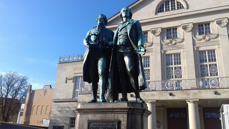Denkmal von Friedrich Schiller und Johann Wolfgang von Goethe in Weimar