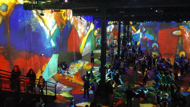Gruppenreise von FRIdA Frauenreisen zum Atelier des Lumières