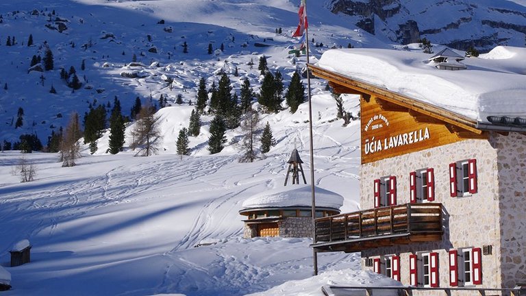 Die Lavarellahütte ist Ausgangspunkt für die Schneeschuh-Wanderwoche