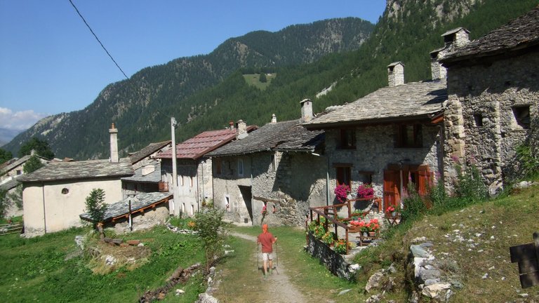 Individuelles Wandern zwischen Posti Tappa im Valle Maira, Piemont.