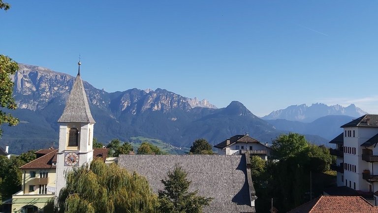 Blick vom Hotelzimmer auf das Dolomiten-Panorama