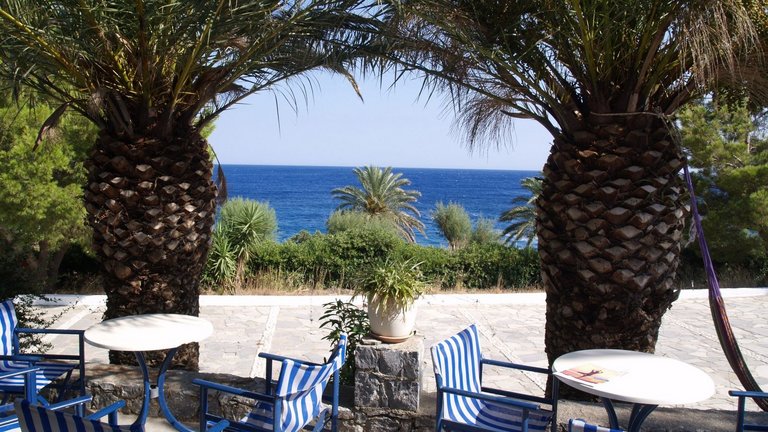 Blick von der Hotelterrasse auf das kretische Meer