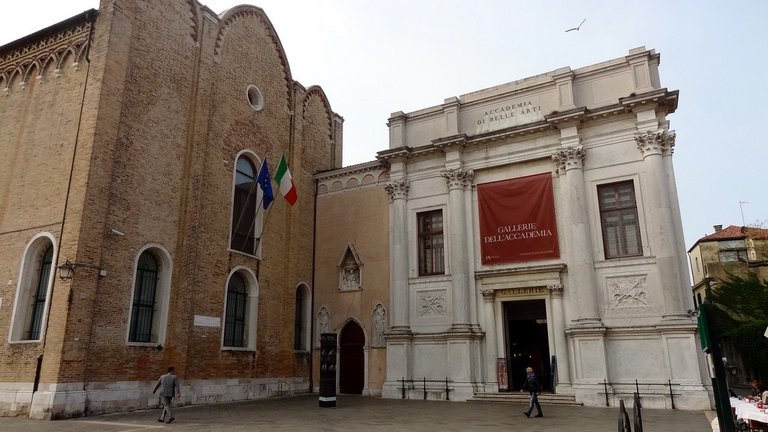 Die Frauengruppe von Frida besucht die Gallerie dell'Accademia in Venedig