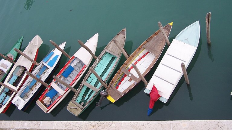 Blick auf Boote in Venedig - Gruppenreise für Frauen